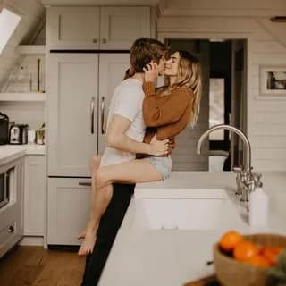 Profile image of LOVE QUOTES VIDEO on Telegram