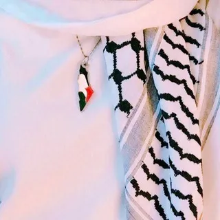 " اللين باللين " 𓂆