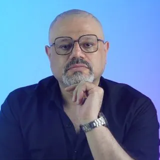 مدیریت کسب‌ و کار میلیاردی با علی کنعانی